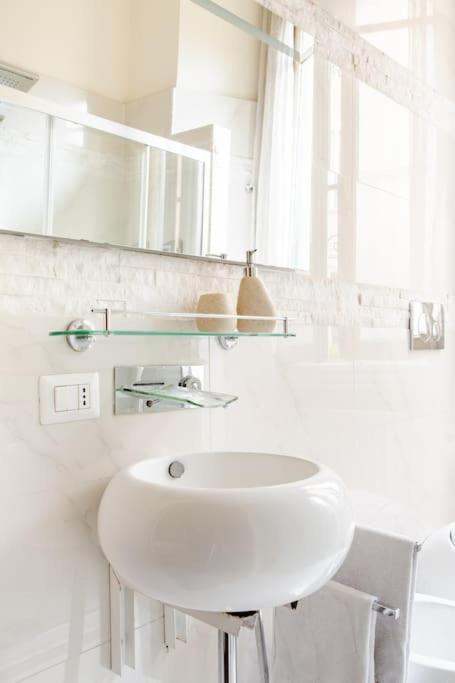Exquisite Stay Via Crema มิลาน ภายนอก รูปภาพ